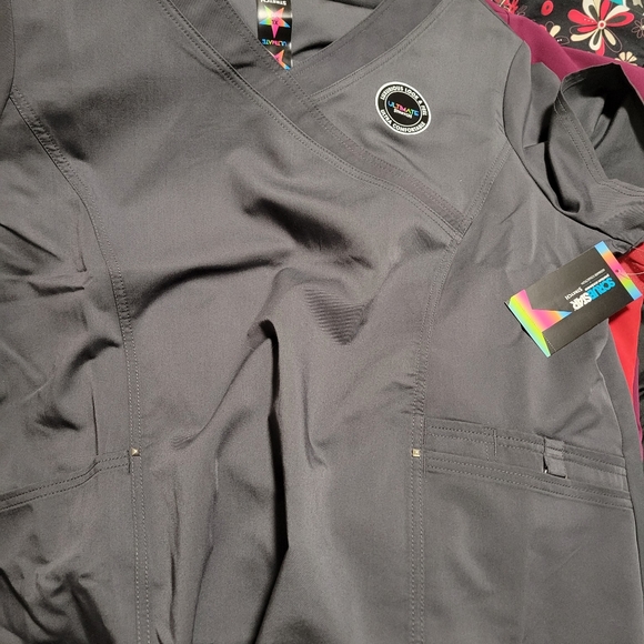 Scrub sets - Picture 5 of 12